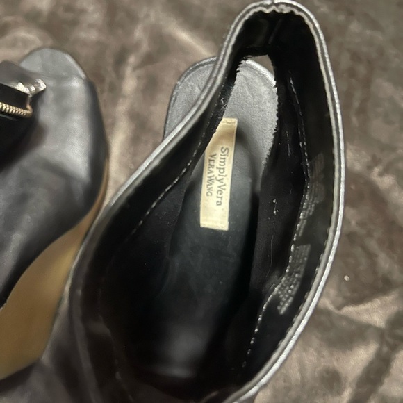 Vera Wang wedges size 9 - Picture 3 of 6